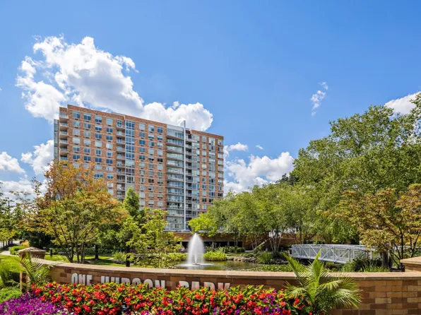 512 Hudson Park, Edgewater, NJ 07020