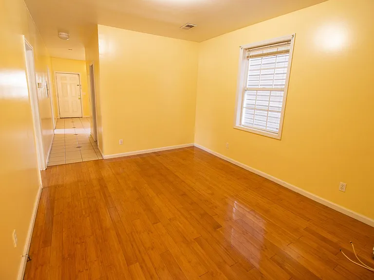 15 Webster St #3 — Photo 2