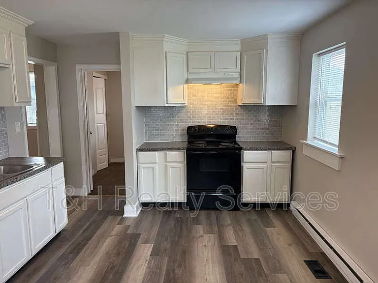 1258 E Naomi St — Photo 14