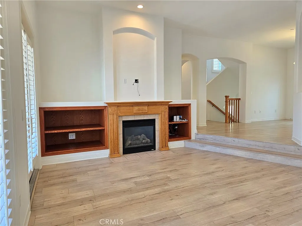 3 bed, 3.5 bath, 2314 sqft, $8,900 — Photo 4