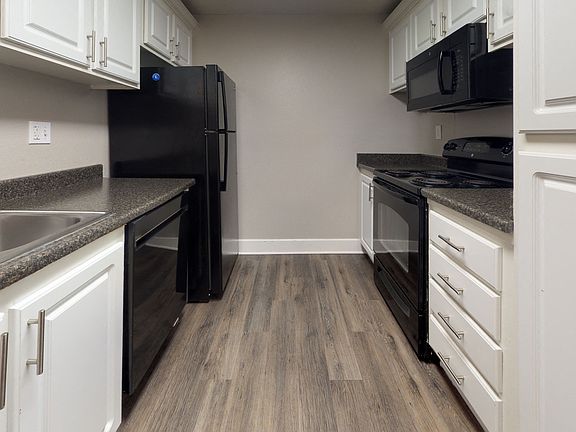 Mountain View Apartments Kitchen Counter and Appliances
