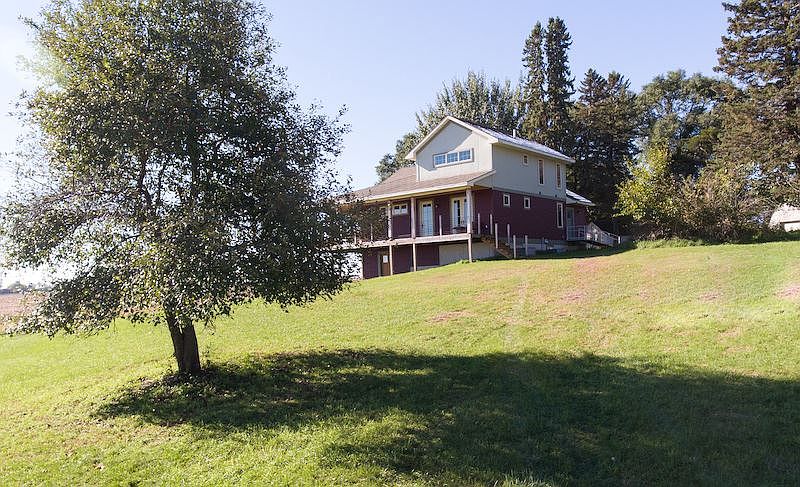 1st image of 22287 Douglas Ave