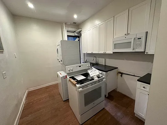 Rented by Eric Goodman Realty Corp | media 11