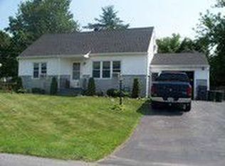 3 Maxwell Rd, Clifton Park, NY 12065