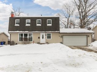 1524 Sierra Dr NE, Cedar Rapids, IA 52402