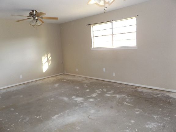 5th image of 3833 Millbrook Dr