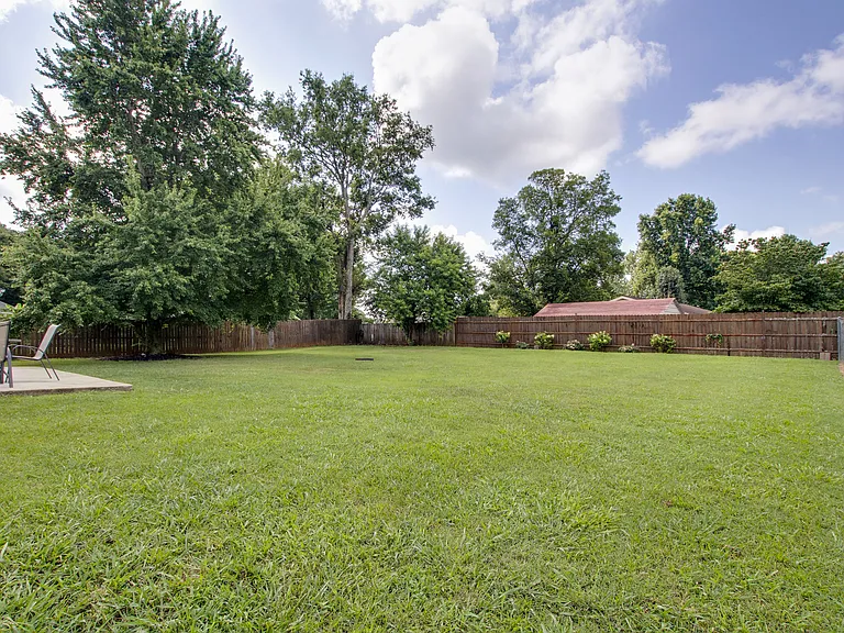 2423 Sawmill St — Photo 23