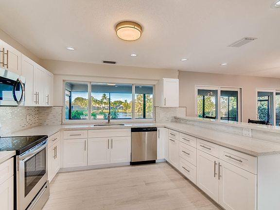 4th image of 3557 Lakeview Dr