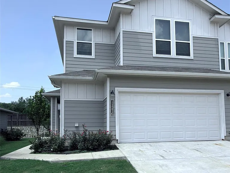 11216 Gadsen Ln — Photo 3