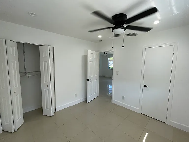 2315 NW 23rd Ln — Photo 6