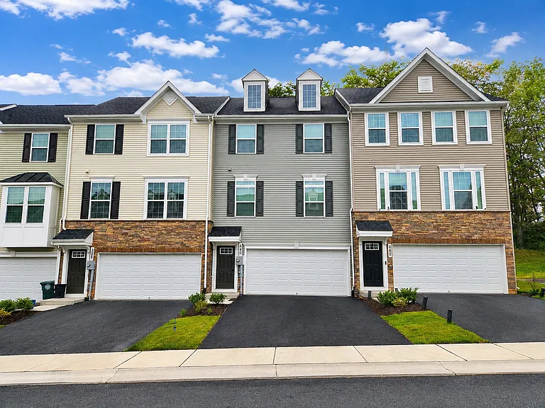 340 Paca Gardens Ln — Photo 1