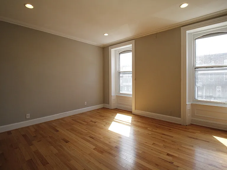 1925 Spring Garden St #1925-2F — Photo 3