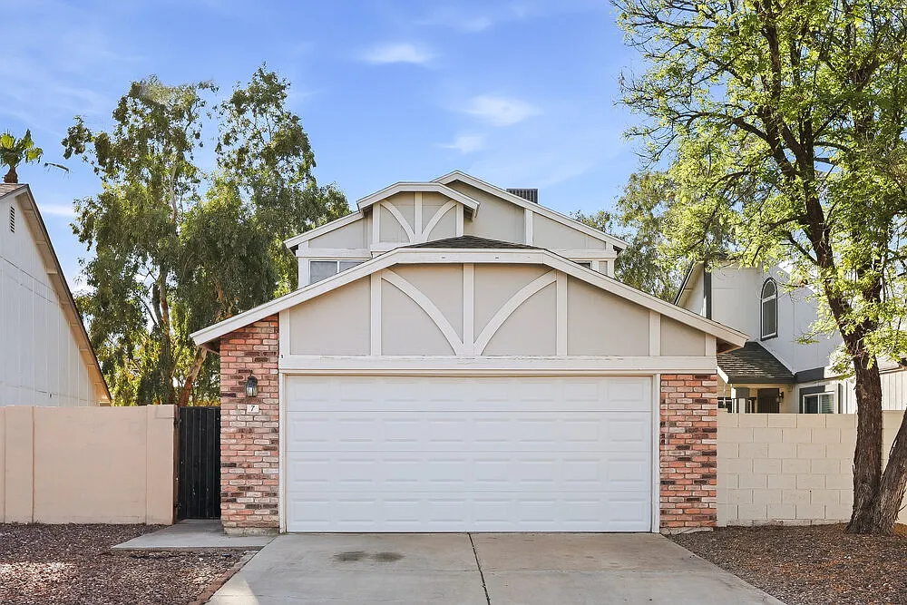 4 bed, 2.0 bath, 1555 sqft, $2,165 — Photo 1