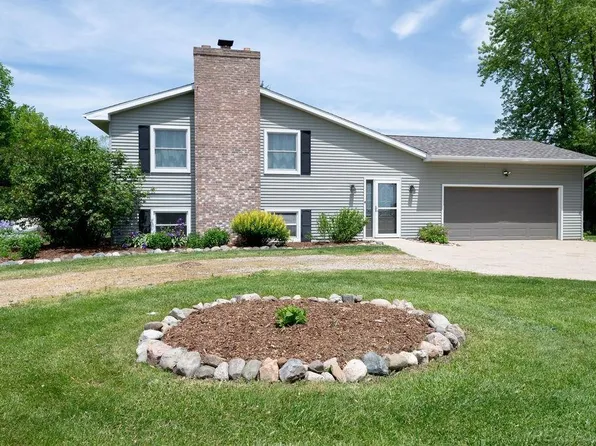 5021 Emery Rd, Portland, MI 48875