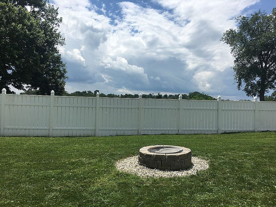 1st image of 10926 Carlson Dr