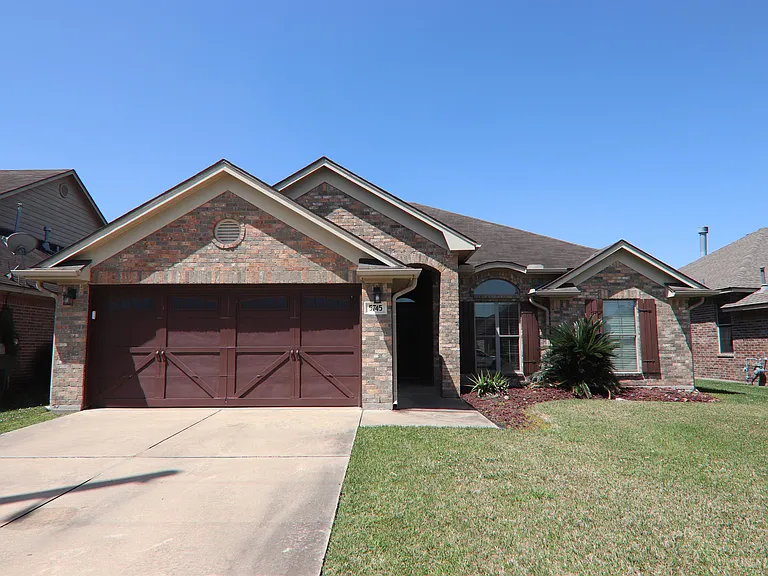 5745 Kathy Ln — Photo 2