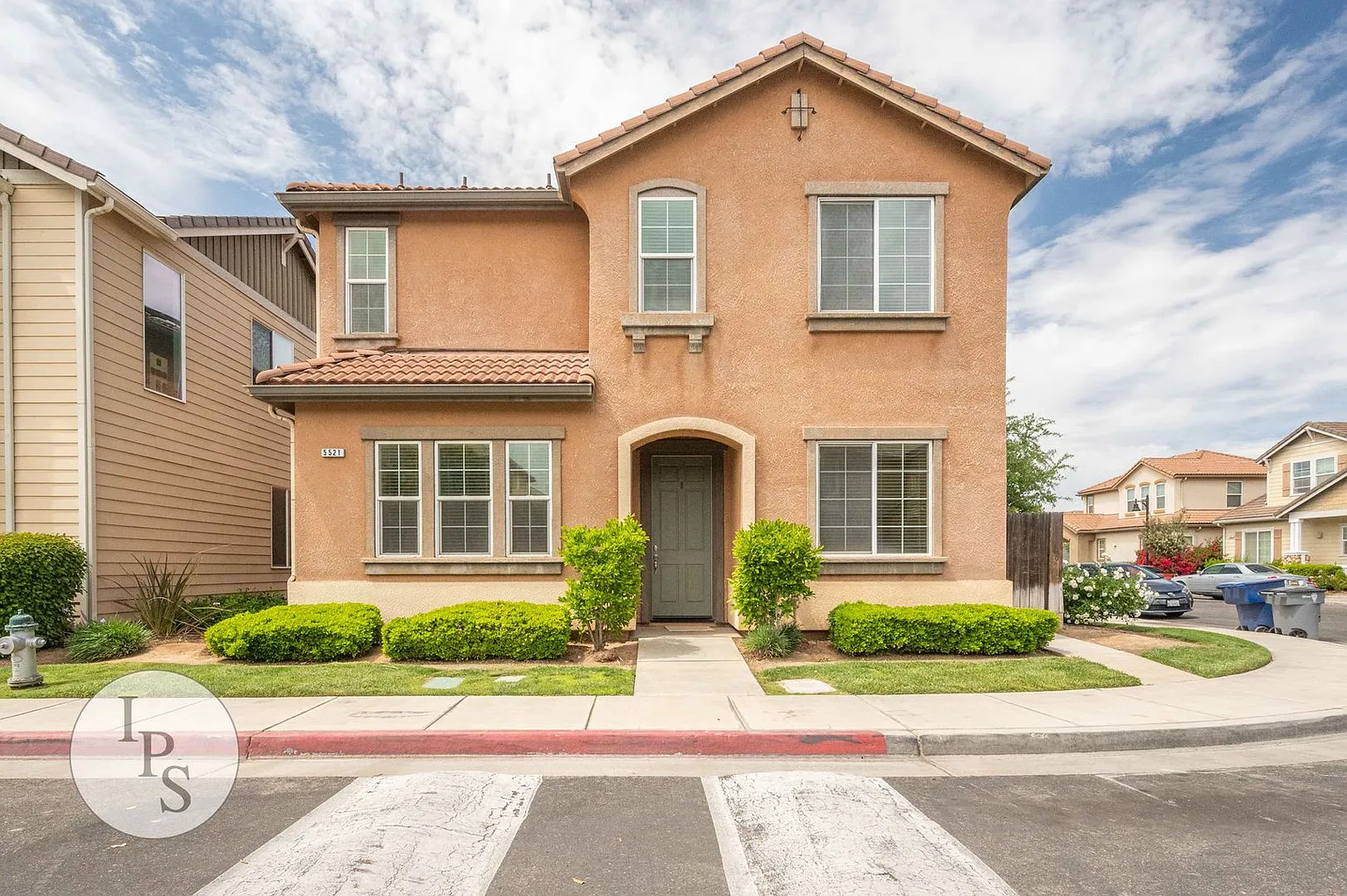 5521 N Sebastian Ln photo 1