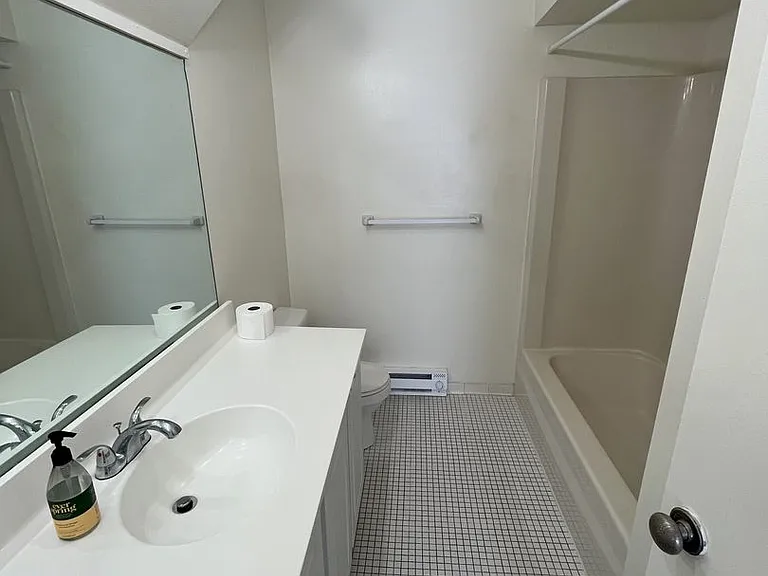 University Park Apartments near Cornell University — Photo 66
