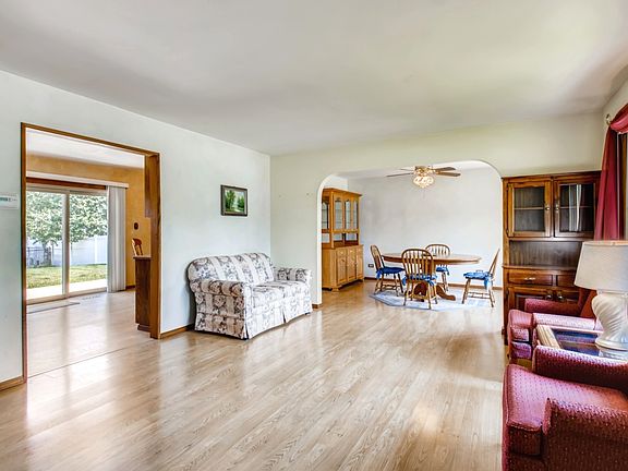3rd image of 16819 Meadowdale Dr