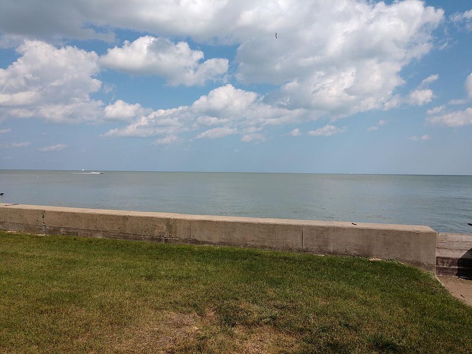 1st image of 12164 N Lakeshore Dr