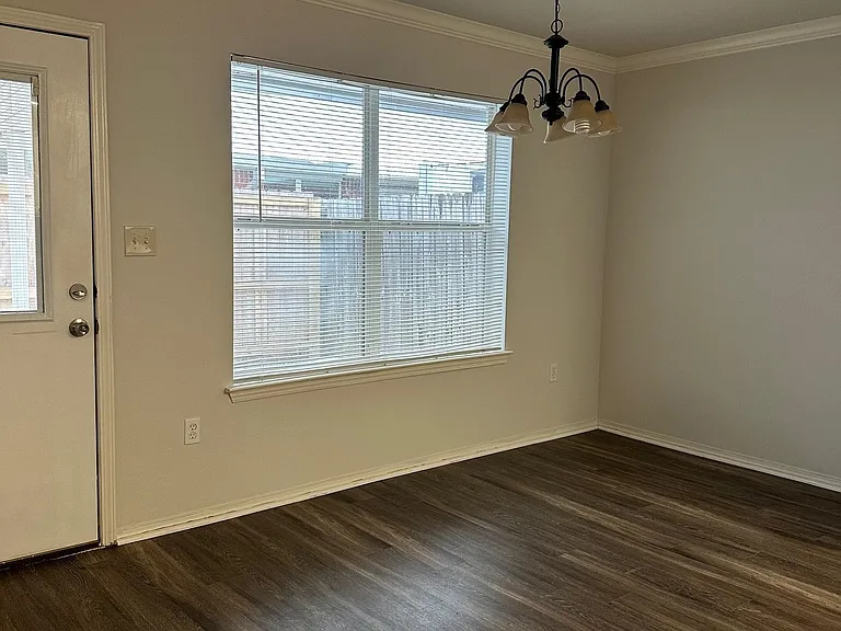 1813 Riverstone Ln — Photo 5