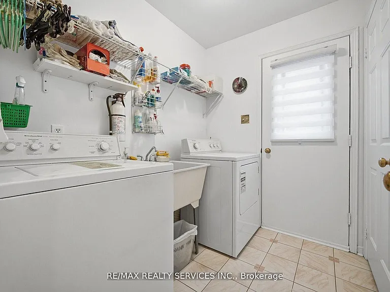 62 Fernbrook Cres — Photo 42
