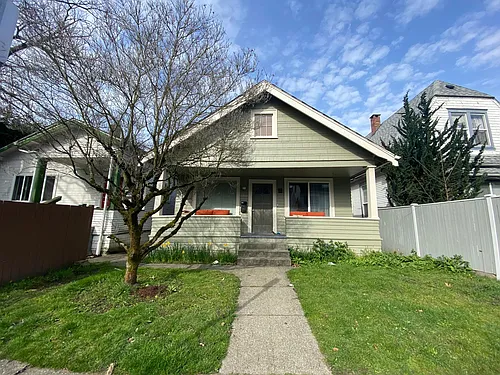 5215 11th Ave NE Photo 1