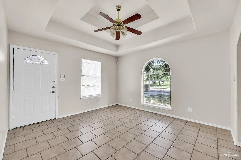 2 bed, 2.0 bath, 945 sqft, $825 — Photo 2