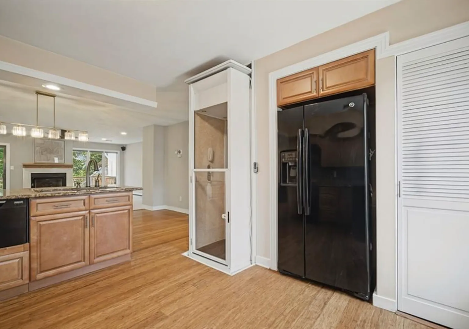 3 Bed 3.5 Bath in Portsmouth! — Photo 3