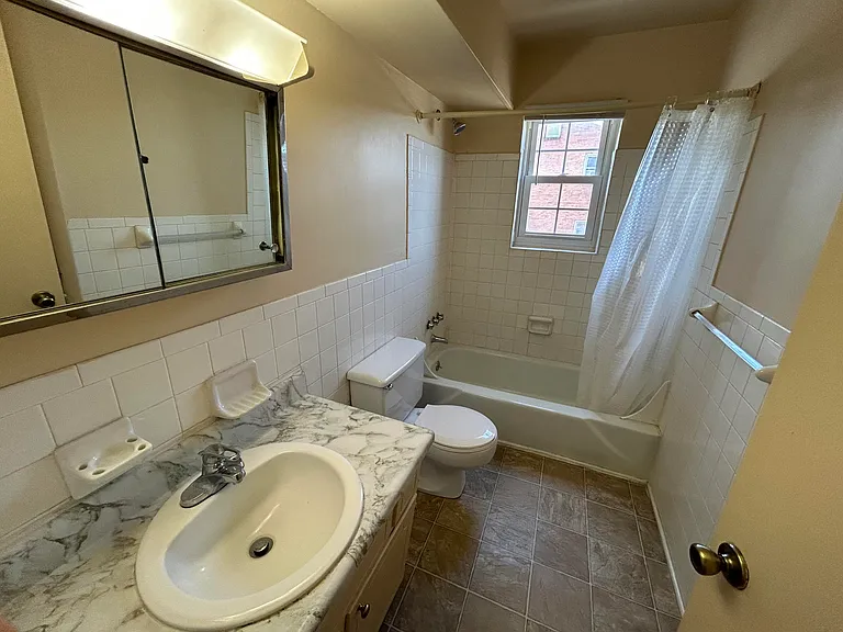 924 Mountain View Rd #5 — Photo 6