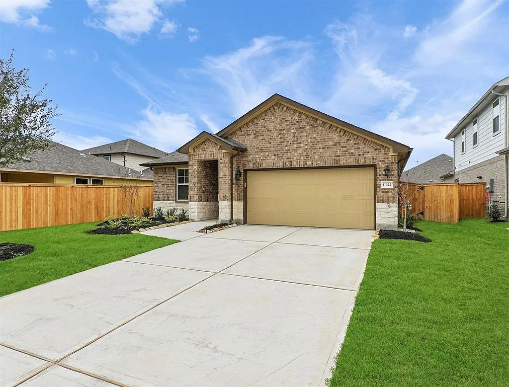 3 bed, 1727 sqft, $2,300 — Photo 2