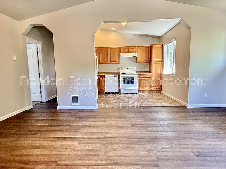 1212 E Sherman Ave — Photo 1