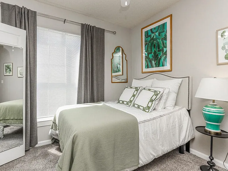 River Pointe Apartments — Photo 31