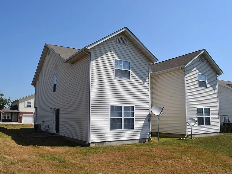16860 Huntington #B — Photo 10