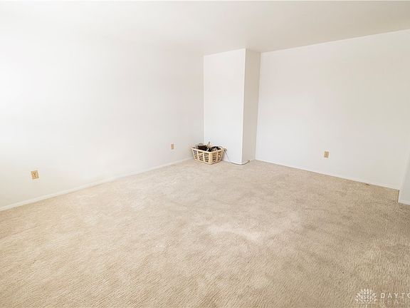 4th image of 921 Mayfield Dr