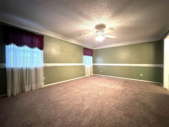 4th image of 1020 Lincoln Dr