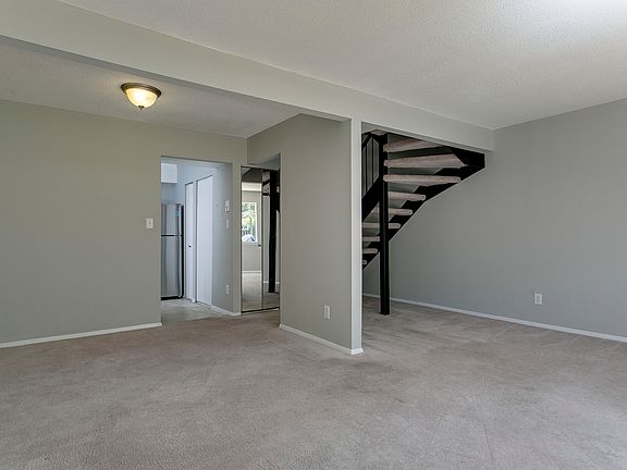 4th image of 220 Elizabeth St APT C8