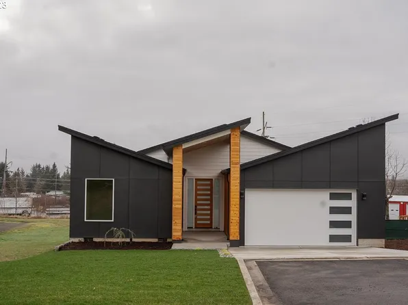 6 Linquist Ln, Cathlamet, WA 98612