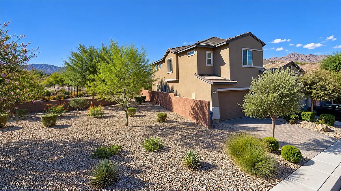 4 bed, 3.0 bath, 2158 sqft, $2,920 — Photo 2
