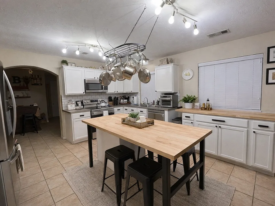 11847 Rolling Stream Dr