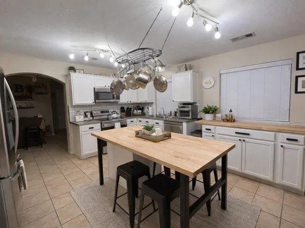 11847 Rolling Stream Dr, Tomball, TX 77375