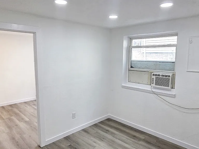1023 Wallace Avenue - 2 — Photo 8