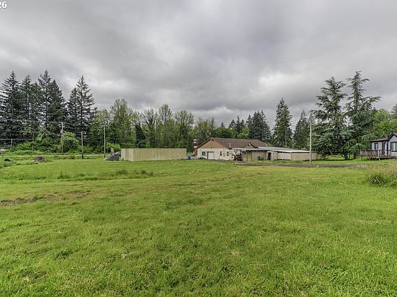 4th image of 714 N Santiam Hwy W