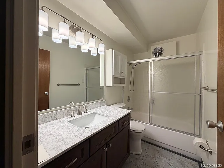 350 S Clinton St #10C — Photo 8