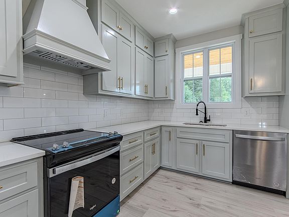 2nd image of 90 Columbus Ln