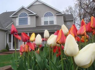 4 Meadow Ct, Nesconset, NY 11767