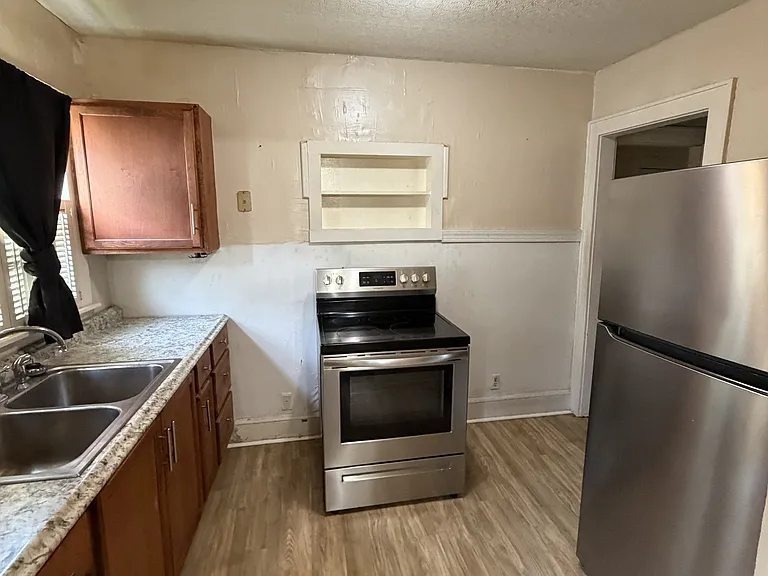 921 Myrtle St — Photo 10