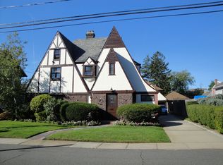 353 Roselle Ave, Cedarhurst, NY 11516