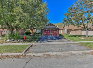 741 College Manor Dr, Newmarket, ON L3Y 8G5