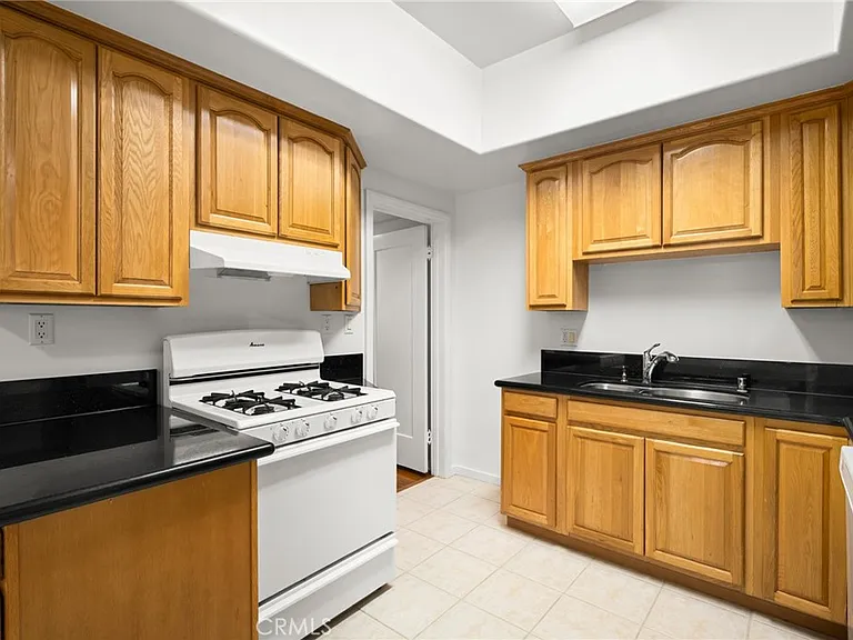 216-218 E Windsor Rd #1 — Photo 9